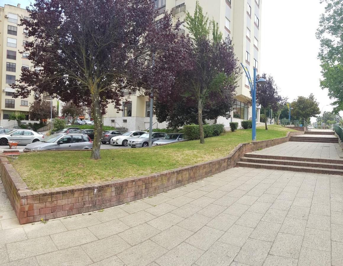Appartement Enjoy Lisbon Cascais Sintra 1200 Metres To Metro Blue Line Sintra Rail Line Free Parking à Amadora Extérieur photo