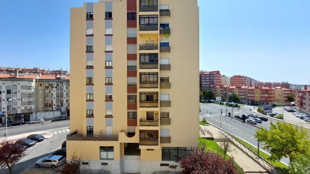 Appartement Enjoy Lisbon Cascais Sintra 1200 Metres To Metro Blue Line Sintra Rail Line Free Parking à Amadora Extérieur photo