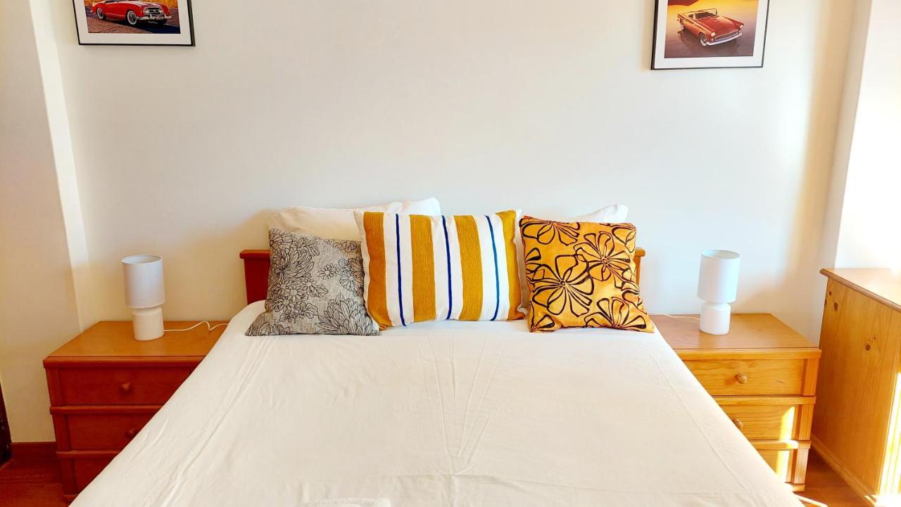 Appartement Enjoy Lisbon Cascais Sintra 1200 Metres To Metro Blue Line Sintra Rail Line Free Parking à Amadora Extérieur photo