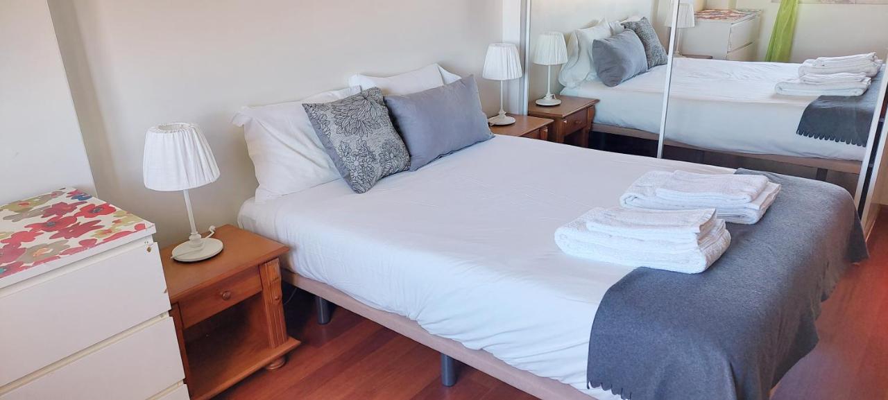 Appartement Enjoy Lisbon Cascais Sintra 1200 Metres To Metro Blue Line Sintra Rail Line Free Parking à Amadora Extérieur photo