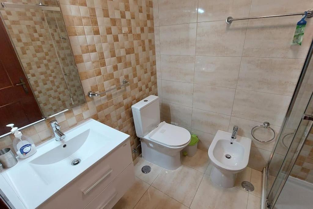 Appartement Enjoy Lisbon Cascais Sintra 1200 Metres To Metro Blue Line Sintra Rail Line Free Parking à Amadora Extérieur photo